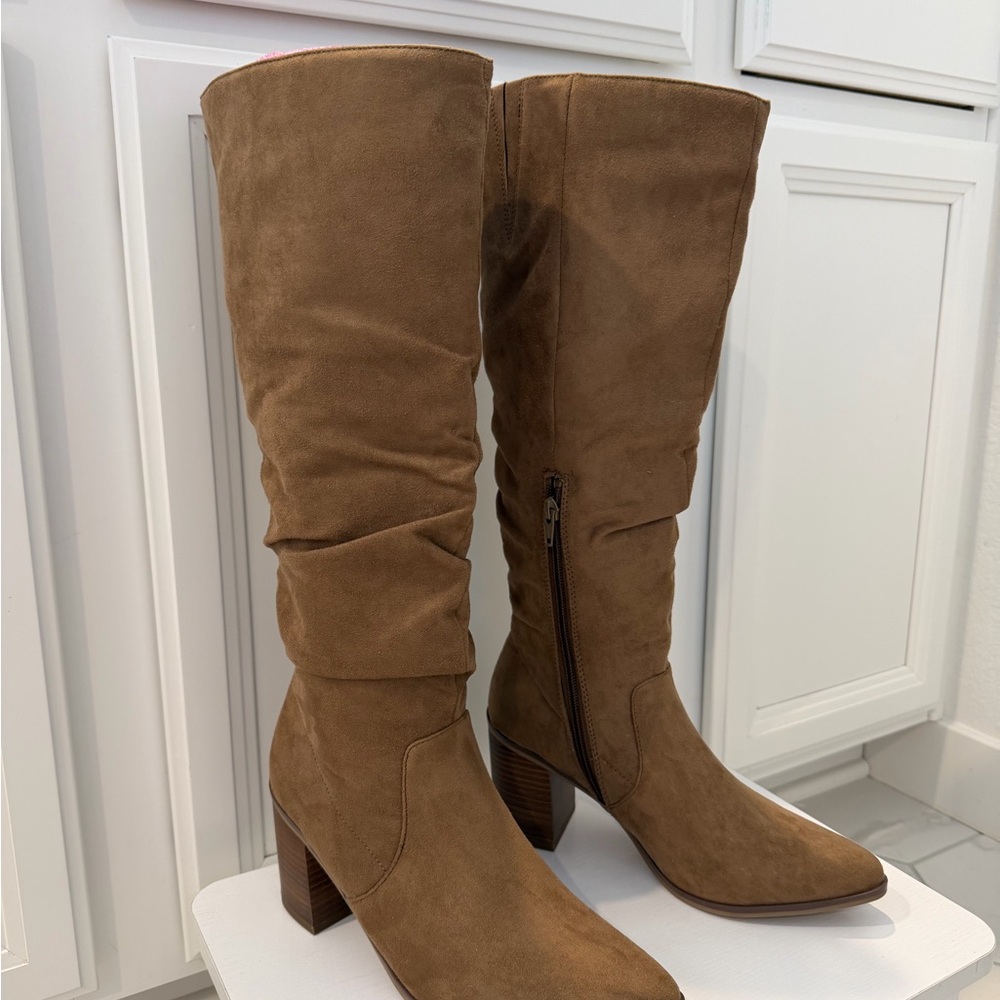 Beautiful NWT Tan Heeled Boots